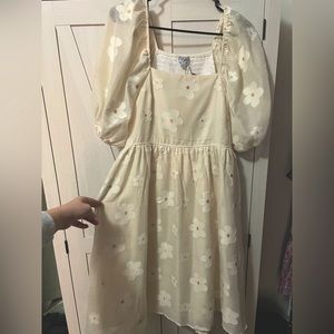 NWT Medium Ivory Daisy mini Dress with puff sleeves - ABSOLUTELY GORGEOUS!
